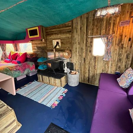 Budget Stay, In Lovely Private Setting With Rustic Charm, Log Burner, Fire Pit, Campers Kitchen & Eco Loo No Bedding Supplied 纳伯斯 外观 照片