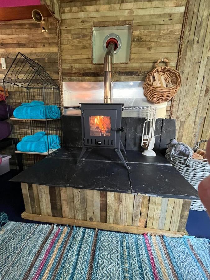 Budget Stay, In Lovely Private Setting With Rustic Charm, Log Burner, Fire Pit, Campers Kitchen & Eco Loo No Bedding Supplied 纳伯斯 外观 照片