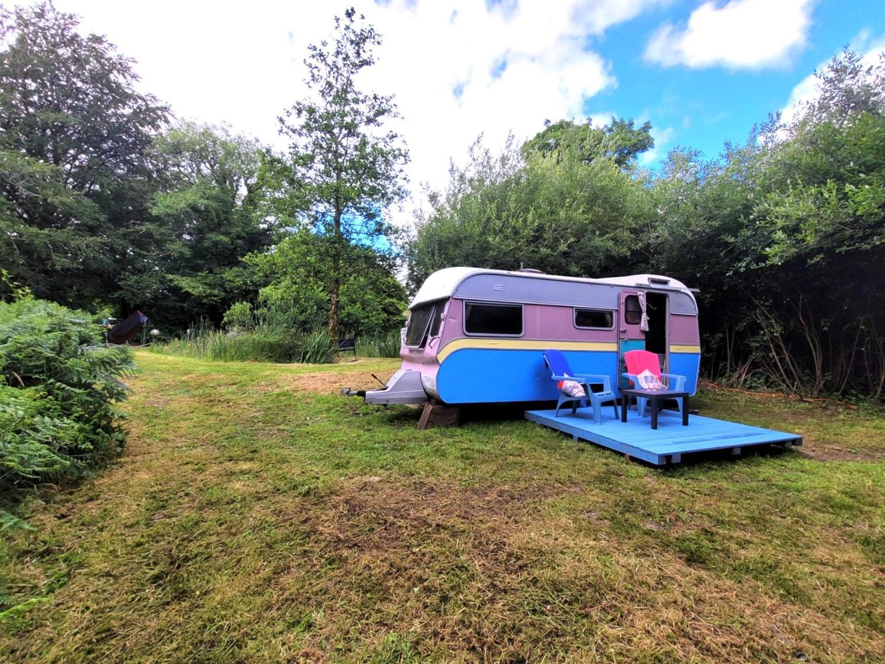 Budget Stay, In Lovely Private Setting With Rustic Charm, Log Burner, Fire Pit, Campers Kitchen & Eco Loo No Bedding Supplied 纳伯斯 外观 照片
