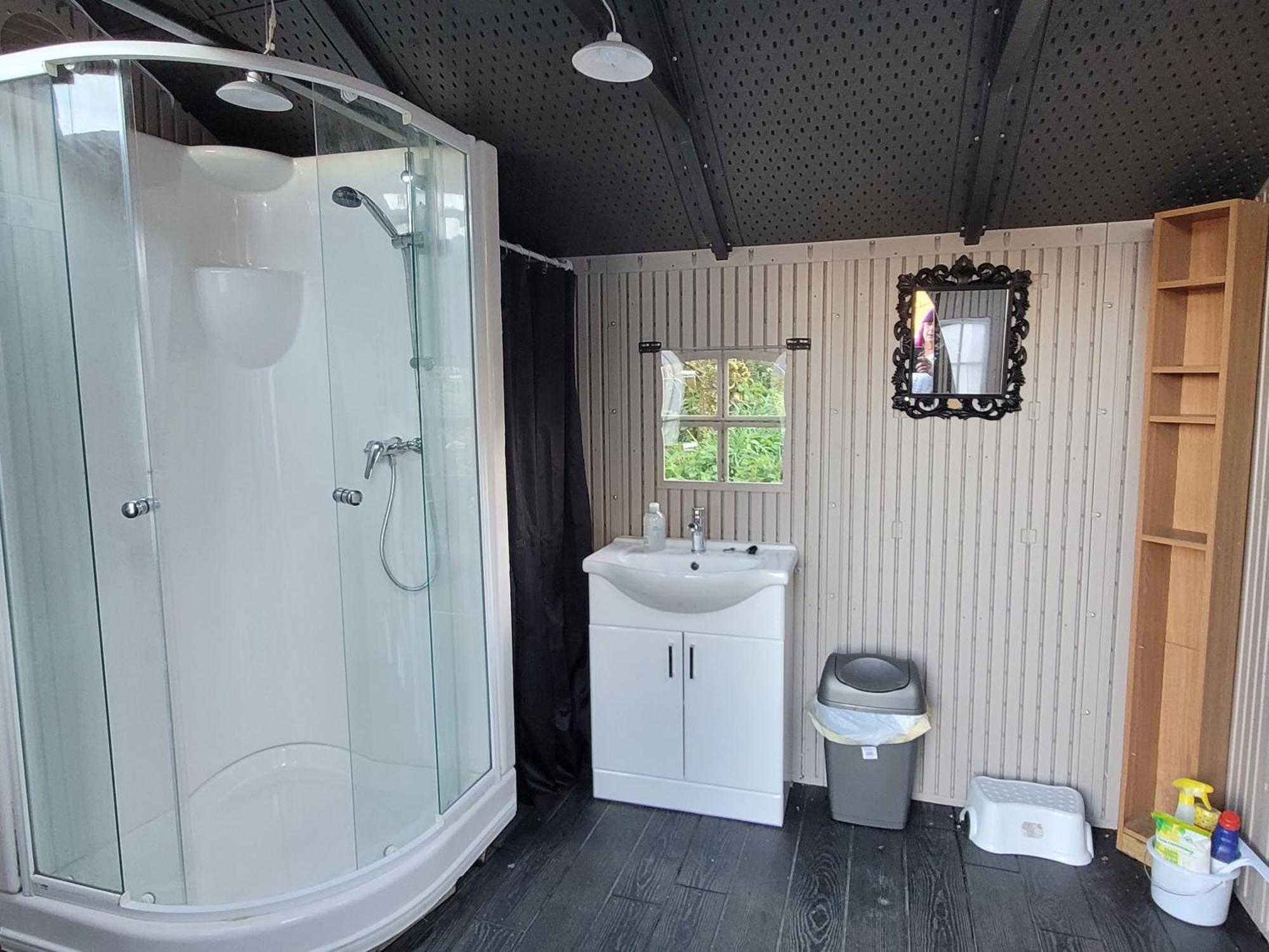 Budget Stay, In Lovely Private Setting With Rustic Charm, Log Burner, Fire Pit, Campers Kitchen & Eco Loo No Bedding Supplied 纳伯斯 外观 照片